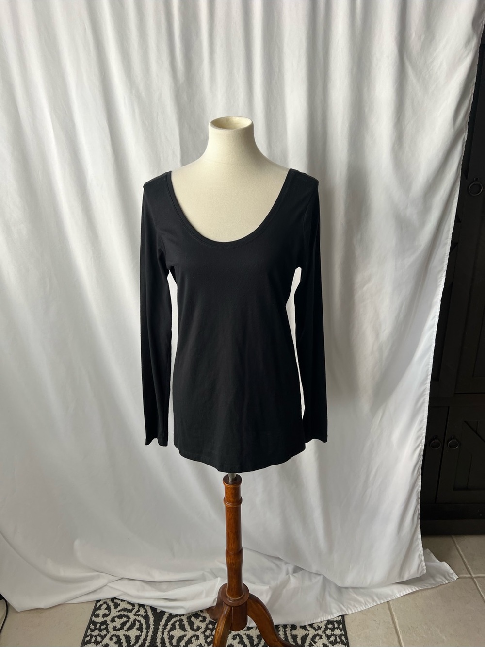 🖤 Fabletics Black Long Sleeve Scoop Neck Top – Size Large 🖤